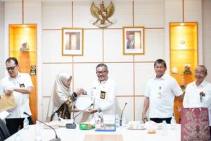 Pesan Jefridin untuk 13 PNS yang Purna Tugas: Jaga Batam di Pengabdian yang Kedua