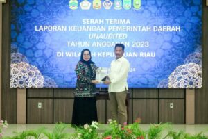 HMR Serahkan Laporan Keuangan Pemko Batam Tepat Waktu, Kepala BPK Beri Apresiasi