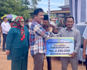 HMR & Marlin Hadiri Musrenbang Galang, Sambil Bagi Beragam Bantuan untuk Warga