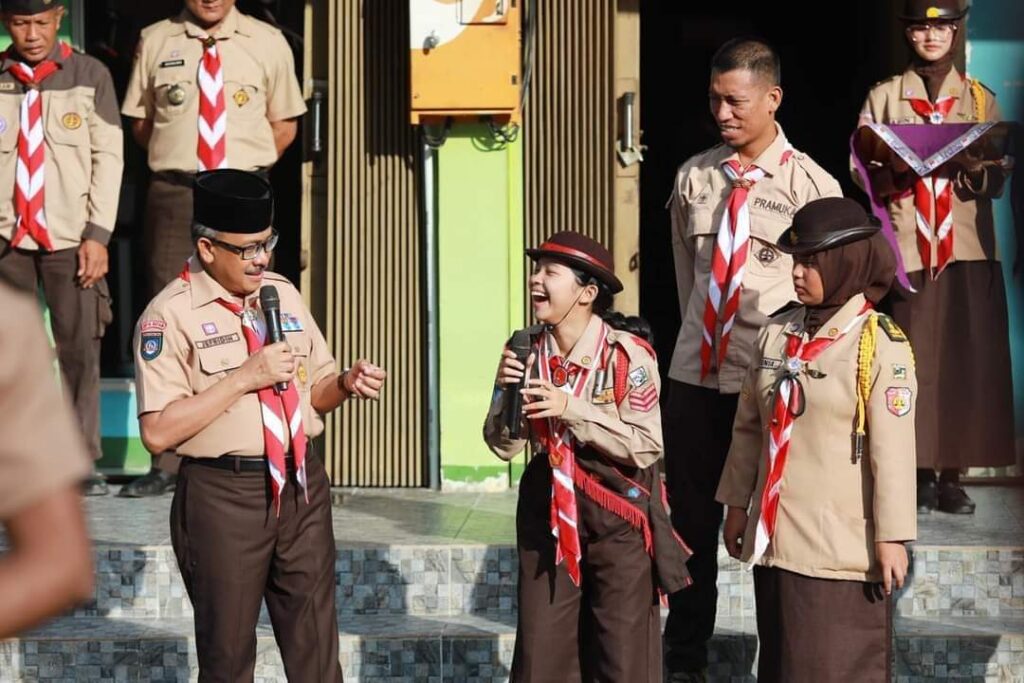 Berwawasan Luas, Kak Jefridin Tambah Ilmu Kepramukaan Peserta Lomba HUT Poersejaba