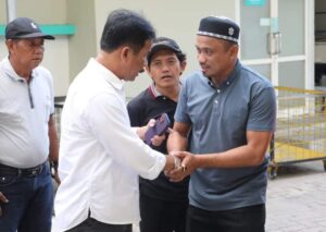 HMR & Jefridin Melayat Ibunda Hasim, Tokoh Hinterland nan Dermawan, di RSAB