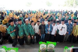 Bagikan Beras untuk Tokoh Agama, JefridinBangun Kekuatan Bersama Batam Kota Baru