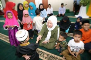 KATA FOTO: Gemesnya Lihat Bocil Kawal Bunda Marlin saat Safari Ramadan di Sagulung