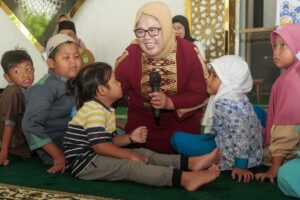 KATA FOTO: Tradisi Bunda Marlin Ajak Main Bocil di Sela Safari Ramadan Agar Cinta Masjid