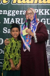KATA FOTO: Bunda Marlin Pupuk Semangat Ibadah di Bulan Ramadan pada Anak-anak