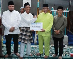 KATA FOTO: Membingkai Kesahajaan Safari Ramadan Jefridin di Kampung Darat, Karas
