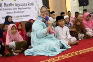 KATA FOTO: Damainya Cinta Wagub Marlin Pada Anak-anak Membuat Ibu-ibu Tentram