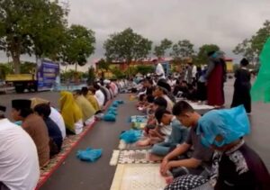 Warga Muhammadiyah Batam Salat Id di Tengah Hujan Deras, Jemaah Basah Kuyup