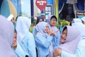 Momen Hariyanti Keliling Kunjungi Stan-stan Jambore PKK Batam: Inspiratif, Kreatif & Unik