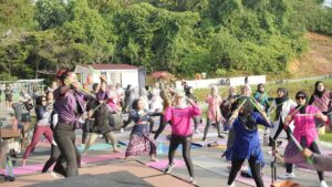 Pound Fit, Tren Olahraga Baru yang Digemari Sukses Digelar BP Batam di Taman Kolam