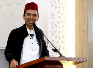 “Tadabur” di Masjid BP Batam, UAS Beri Bekal Pentingnya Kerja & Ibadah Tepat Waktu