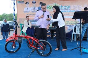 Jefridin Tarik Doorprize & Bagi Sembako, Bulan Panutan PBB-P2 di Batubesar Meriah!