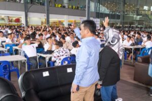 KATA FOTO: 4 Ribu Anak Muda, 700 Tim Sambut HMR & Marlin di Kompetisi e-Sport