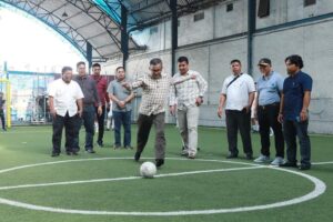 Horas!!! Jefridin Dapat Kehormatan Tendang Bola Pertama Turnamen Futsal Batak Cup IV