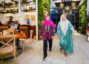 Wagub Marlin Lepas Kangen sambil Kulineran dengan Khofifah di Kota Batam