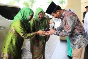 INSPIRASI JUMAT: Beradab, Berakhlak