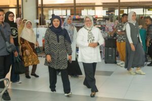 Wagub Marlin Antar Keberangkatan Ketum PP Muslimat NU: Terima Kasih Ibu Khofifah
