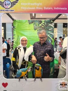 Jefridin & Hariyanti Sapa Pet Lovers Batam Sambil Bercanda dengan Hewan Eksotis