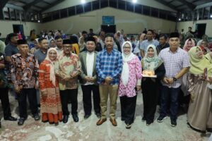 KATA FOTO: Lanjutkan Pembangunan, Marlin & HMR Halal Bihalal dengan Warga Sekupang
