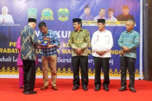 KATA FOTO: Para Mantan Gubernur Kepri Hadir saat HMR & Marlin Lantik KKML Batam