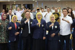Dilantik Khofifah sebagai Ketua Ika Unair Kepri, Dendi Fokus Beri Kontribusi Maksimal