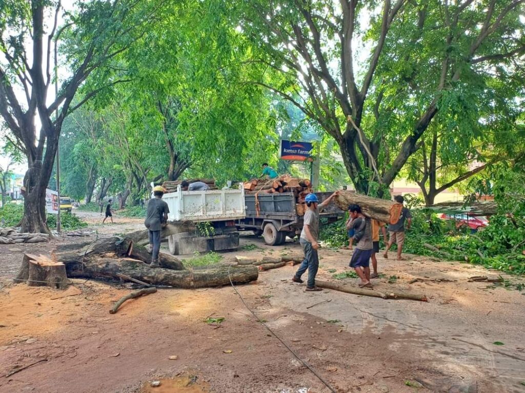 KATA FOTO: Bye Bye Macet… Keluhan Warga Didengar, HMR Mulai Lebarkan Jalan Cikitsu