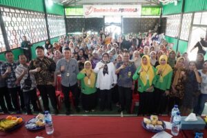 KATA FOTO: Bersama Wagub Marlin, Warga Belian Semangat Pilah Sampah dari Rumah