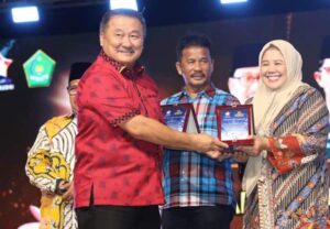 KATA FOTO: Harmoni dalam Keragaman, HMR & Marlin Hadiri Perayaan Waisak Batam