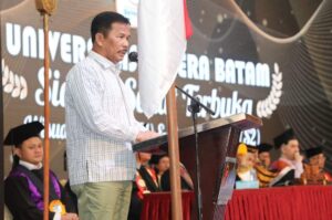 Pidato HMR soal Pembangunan & Peluang Ekonomi Batam Bikin Optimis Wisudawan UPB