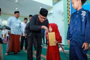 Sejukkan Hati, Tenangkan Jiwa, Jefridin Silaturahmi & Bantu Masjid At-Taqwa Batuaji