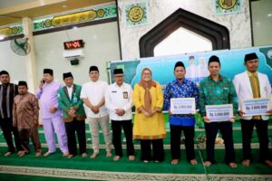 KATA FOTO: Indahnya Ukhuwah, Marlin & Jefridin Serahkan Insentif untuk Tokoh Agama