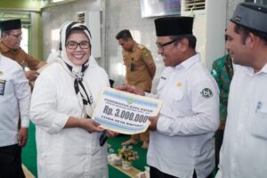 Serahkan Insentif, Marlin Semangati Tokoh Agama Batam dalam Cetak Generasi Terbaik