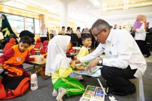Jefridin Motivasi Anak-anak Peserta Lomba Gambar & Bercerita untuk Tingkatkan Literasi
