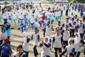 Contohkan Hidup Sehat, Jefridin Terjun Langsung Senam Sehat Bersama Masyarakat