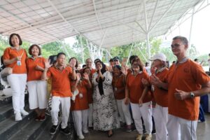 KATA FOTO: Canda Tawa HMR, Marlin & Para Lansia Kota Batam Semarakkan HLUN