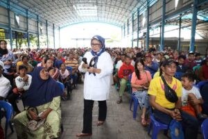 Sedekat itu! Marlin Berada di Tengah Ribuan Warga Sagulung, saat Bagikan 6.300 Sembako