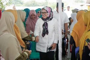 Marlin Buka Pembinaan Akhlak Mulia TP-PKK Sambil Dengar Curhat Warga Seibeduk