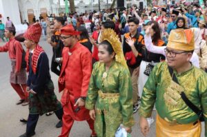 Pawai Pembangunan HUT Ke-79 RI Digelar, Semua Budaya Nusantara Menyatu di Batam