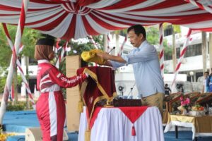 KATA FOTO: Ketika Guyuran Hujan Iringi Gladi Bersih Upacara HUT RI Ke-76 Kota Batam