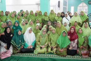 KATA FOTO: Aktif Bagikan Kebaikan, Marlin Hadiri Pengajian PAC Muslimat NU Seibeduk