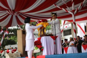 KATA FOTO: Dampingi HMR, Wagub Marlin Hadiri Upacara HUT Ke-79 RI Kota Batam
