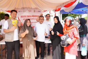 Ringankan Beban Warga, Sekda Jefridin Puji Gerakan Pangan Murah Bulog Siaga Merdeka