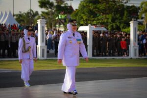 KATA FOTO: Pimpin Upacara Penurunan Bendera, Wagub Marlin: Kuatkan Kolaborasi!