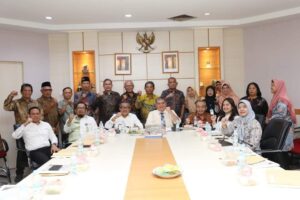 Serahkan SK Pensiun 15 PNS Kota Batam, Sekda Harap Semangat Berkarya Tak Padam