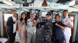 BP Batam – TNI AL Silaturahmi di Atas KRI Bung Tomo 357 Usai Latihan Bersama Vietnam