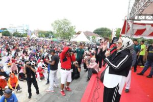KATA FOTO: Marlin Rudi Semarakkan Senam Sehat Penutupan Hari Jadi Ke-22 Provinsi Kepri
