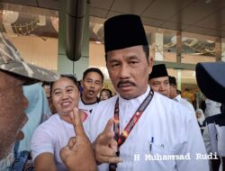 Teriakan “Nomor Dua… Coblos!” Sambut Rudi-Rafiq di Lokasi Debat Gubernur Kepri