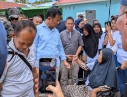 Sabarnya Nenek Berkursi Roda di Pulau Buluh, Rela Menunggu demi Bertemu HMR