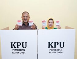 Mencoblos di TPS 008 Sungailakam, Rafiq Ajak Masyarakat Gunakan Hak Pilih degan Baik