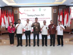 Perangkat Kecamatan & Kelurahan Batam Dilatih Cerdas Gunakan Produk Jasa Keuangan